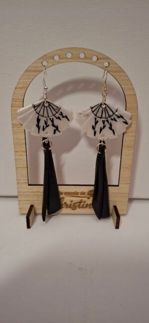 Eventail noir et blanc